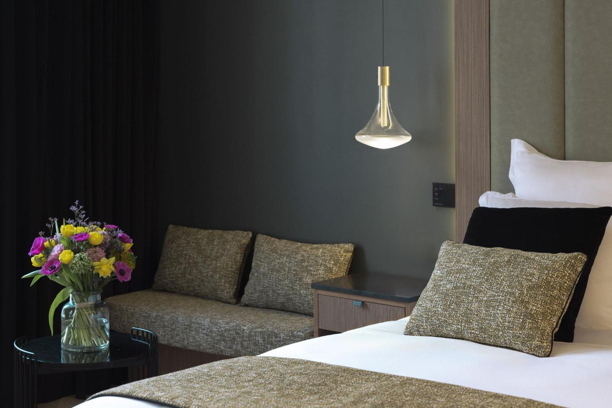 1.75 La Source Hotel Parijs